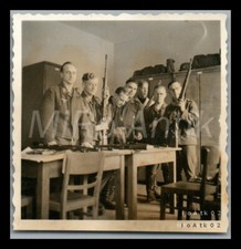 Foto, WK2, Funker Berndt, Funker-Lehrg. Pinneberg'42, Waffenpflege b, 5026-1371a