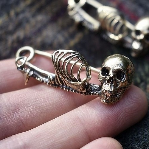 Gothic totenkopf anstecker - totenkopf,