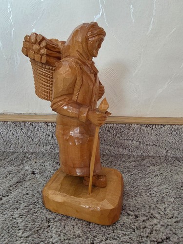 Holzfigur geschnitzte holzfrau - geschnitzte,