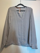 Marc Cain: Langarm-Bluse, Gr. N2 = 36/38, 100% Viskose, weiß mit Muster