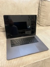 Apple MacBook Pro 15 Zoll  (512GB SSD, Intel Core i7 7. Gen., 2,90GHz, 16GB RAM)