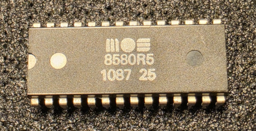 Mos 8580 commodore - (1087),