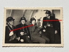 Foto, im Luftschutzbunker, Keller, Gladiator Stahlhelm, Bunker, TOP