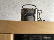 „Spar - & Versicherungen der Allianz…..“ / Alte SPARDOSE / mit Schlüssel / Top!