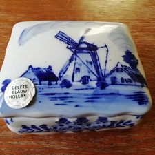 Kleine Porzellan Dose mit