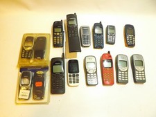 Sammlung alter Nokia Handys – teils seltene Modelle, teils originalverpackt 3310