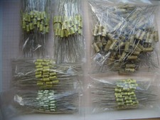 600x axiale Kondensatoren 2200pF 3300pF 6800pF 560pF 250V u.a.Konvolut Sortiment