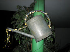 alte BAT Zink-Gießkanne mit 10 Liter Inhalt und Beleuchtung für Party Ecke