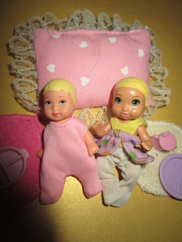 476 zwei alte blonde barbie - blonde,