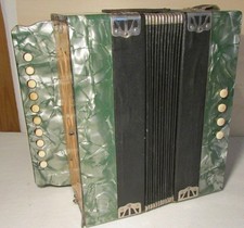 kleines Akkordeon aus uralten