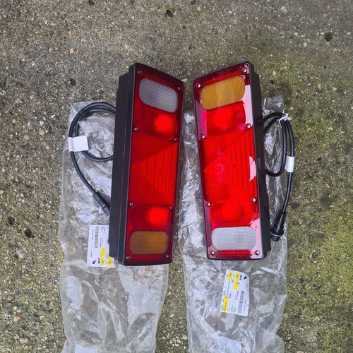 Rückleuchte links und - 2,