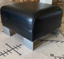 Lederhocker, gepolstert mit Alufüßen