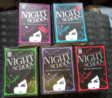Night School alle 5 Bande von