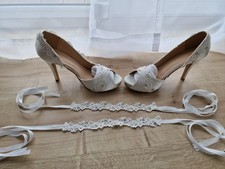 Elegante High-Heels mit Spitze