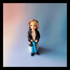 Junge Frau Tortenfigur aus