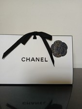 CHANEL Geschenkverpackung 22x14 cm mit Kamelie