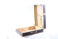 alter Schrankkoffer Koffer Überseekoffer Vintage 75,5cm x 20cm x 48 Requisit