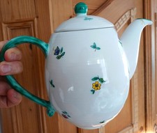 schöne, grosse Teekanne,   für 1,25 Liter   " Gmundner Keramik - Streublumen "
