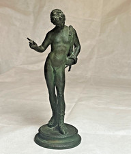 Antike Metall Skulptur auf Sockel montiert "Narziss von Pompeji" grün patiniert 