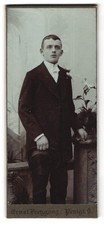 Fotografie Ernst Freygang, Penig, Eleganter junger Mann im Anzug 