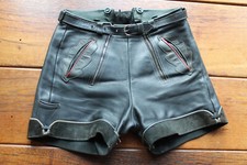 Sehr schöne kurze schwarze