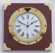 BULLAUGEN-UHR  UHR IM BULLAUGE 26 x 26 cm
