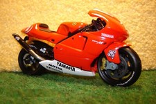 1:24 Yamaha YZR-M1 C.Checa 7 Marlboro 2002 IXO 01977