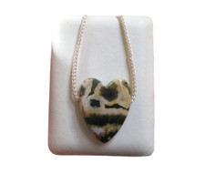 Ozean Jaspis Cabochon Herz Anhänger quer gebohrt mit Band Nr. 2647