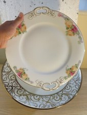 2 mittelgroße Geschirr