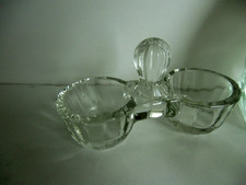 Saliere  aus klarem Pressglas    Art Deco ?    für Salz&Pfeffer