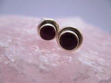 Edle Ohrstecker 925 Sterlingsilber echter Rubin rot rund Mittelalter Stil 5 mm