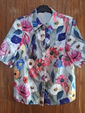 Bluse, Gr. M, grau-bunt, zauberhafter Blumendruck, edel, Kurzarm, Knöpfe