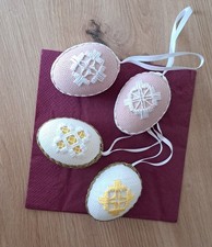 Ostereier Handarbeit gestickt
