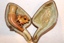 Antike Meerschaumpfeife mit Bernstein,  Hirsch Motiv, in Originalem Etui, selten