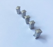 Haberl und Partner - 5 SULO Mülltonnen in Weissmetall