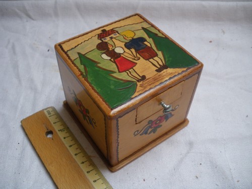 Alte spardose aus holz - alte,