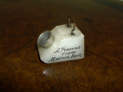 Ein antiker miniatur kohle - antiker,