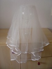 Schleier weiß halblang /Ellenbogen mit Perlen, gesäumt mit Satinband  2 Schicht