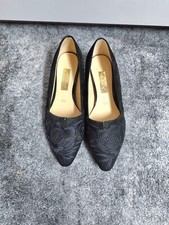 Klassische Pumps Veloursleder Blumen Muster