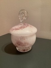 Hübsche Glasschale mit Deckel