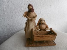 Handarbeit  Krippe  Holz - Papier - Stroh  Höhe ca. 13,5 cm   Platte 9,5 x 9  cm