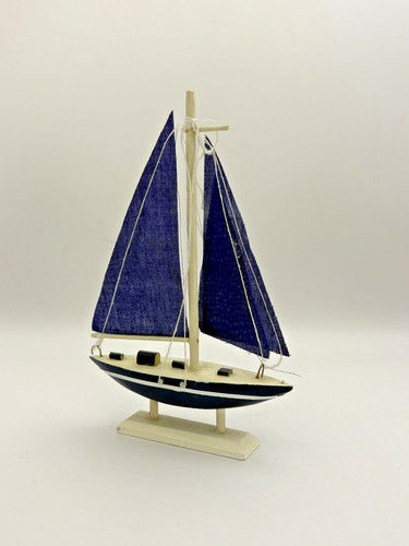 Kleines modell segelboot aus - kleines,