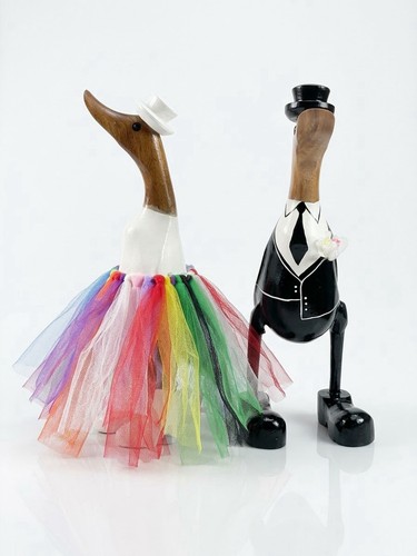 Handgeschnitzte enten aus holz - aus,