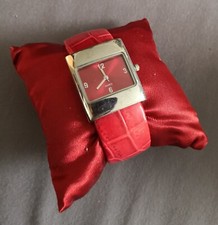 Damen Uhr in Box rot Spangenarmband 