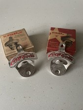 Zwei Coca Cola Metall Wand