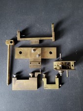Uhrmacher Konvolut alte Drehbankteile und mechanisches Uhrwerk aus Messing