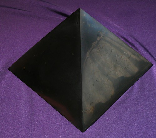 Polierte pyramide aus - polierte,