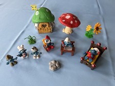 Schlumpfhaus „Schleich“, klein, weiß mit grünem Dach, mit Zubehör, gebraucht