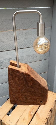 Lampe aus eiche und metall - lampe,