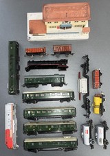 Märklin H0 /   HR 800 Lokgehäuse - Bahnhof - Wagen und Wagenteile zum Basteln